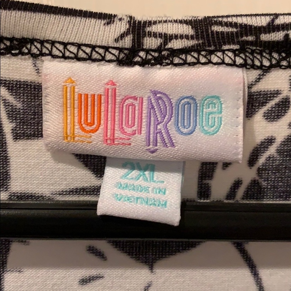 NWOT lularoe Gigi top - Picture 2 of 2